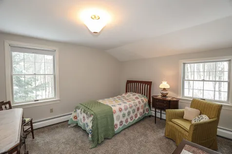 9 Holstein Avenue Londonderry NH 03053