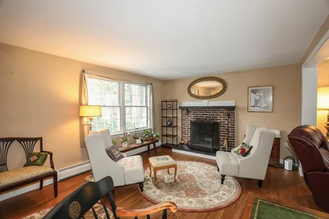 9 Holstein Avenue Londonderry NH 03053