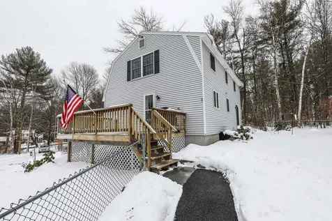 9 Holstein Avenue Londonderry NH 03053