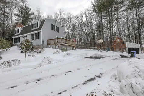 9 Holstein Avenue Londonderry NH 03053