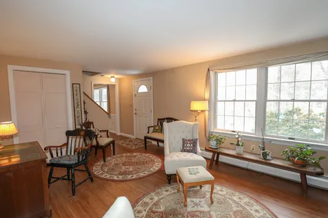 9 Holstein Avenue Londonderry NH 03053
