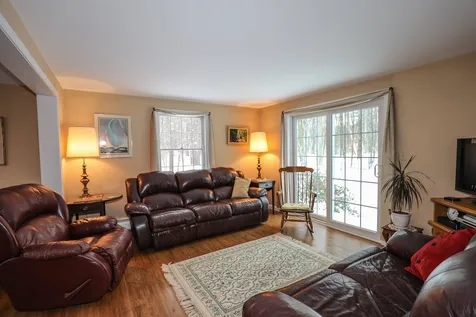 9 Holstein Avenue Londonderry NH 03053
