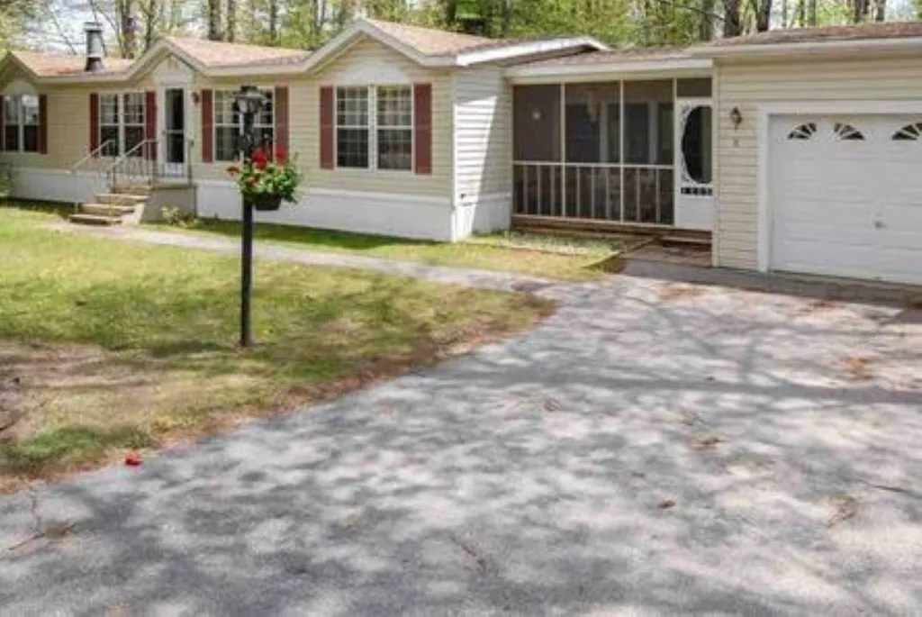 11 Erin Lane Rochester NH 03868