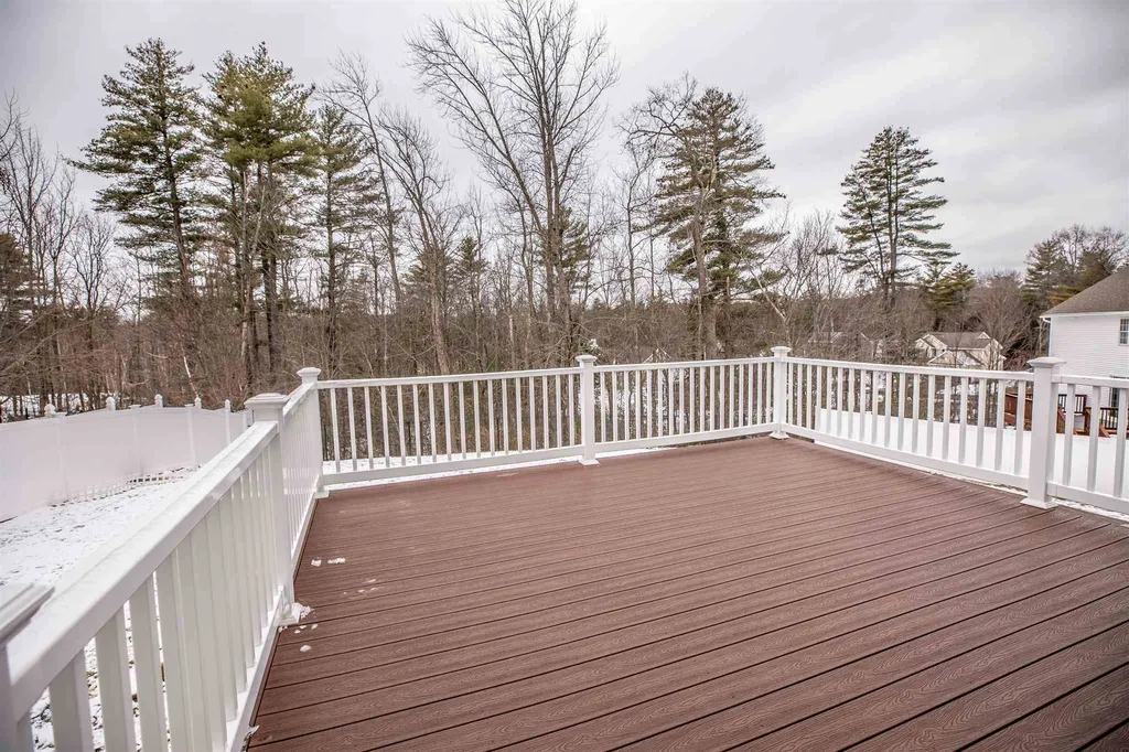 48 Streamside Drive Manchester NH 03102