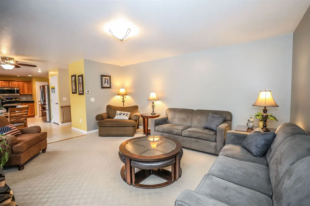 48 Streamside Drive Manchester NH 03102