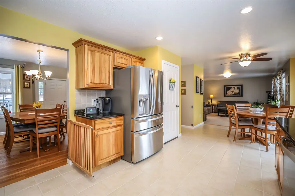 48 Streamside Drive Manchester NH 03102