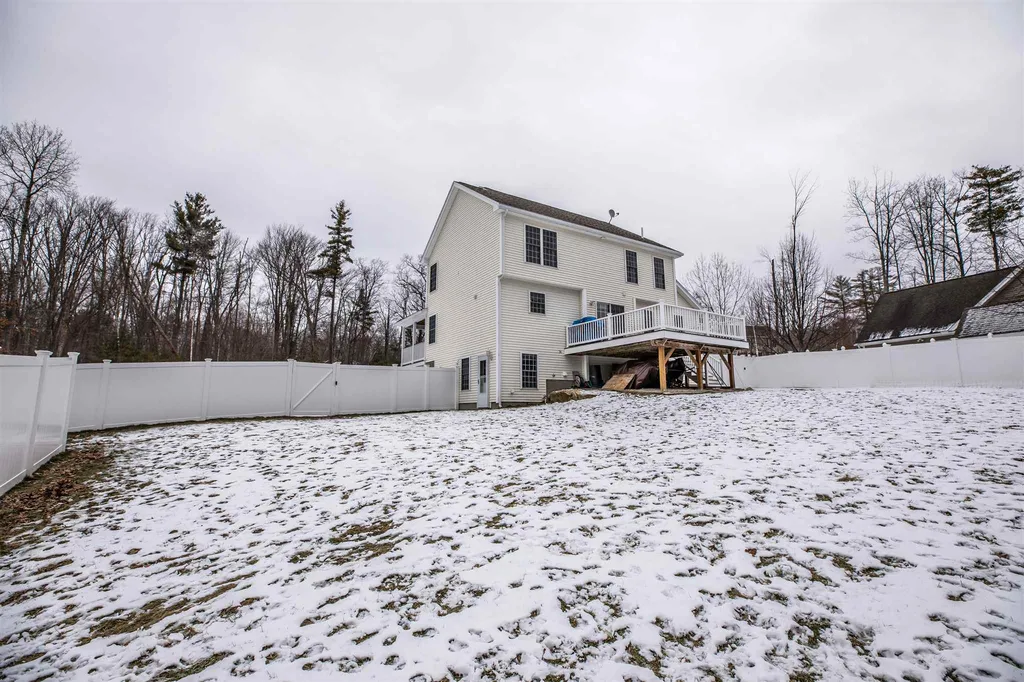 48 Streamside Drive Manchester NH 03102