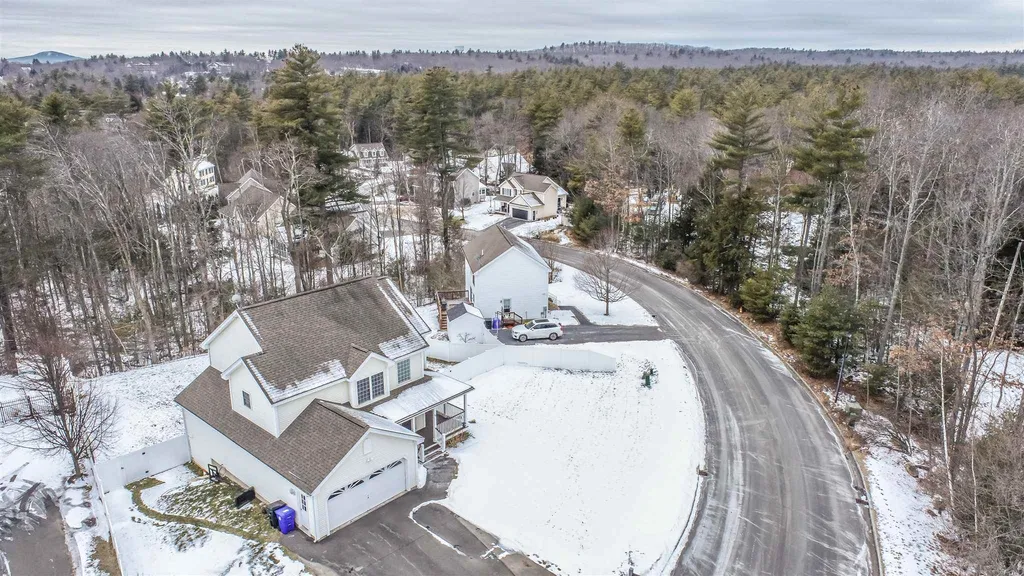 48 Streamside Drive Manchester NH 03102