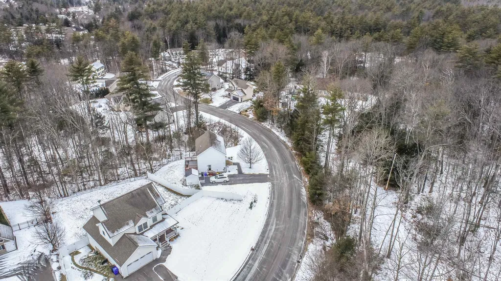 48 Streamside Drive Manchester NH 03102
