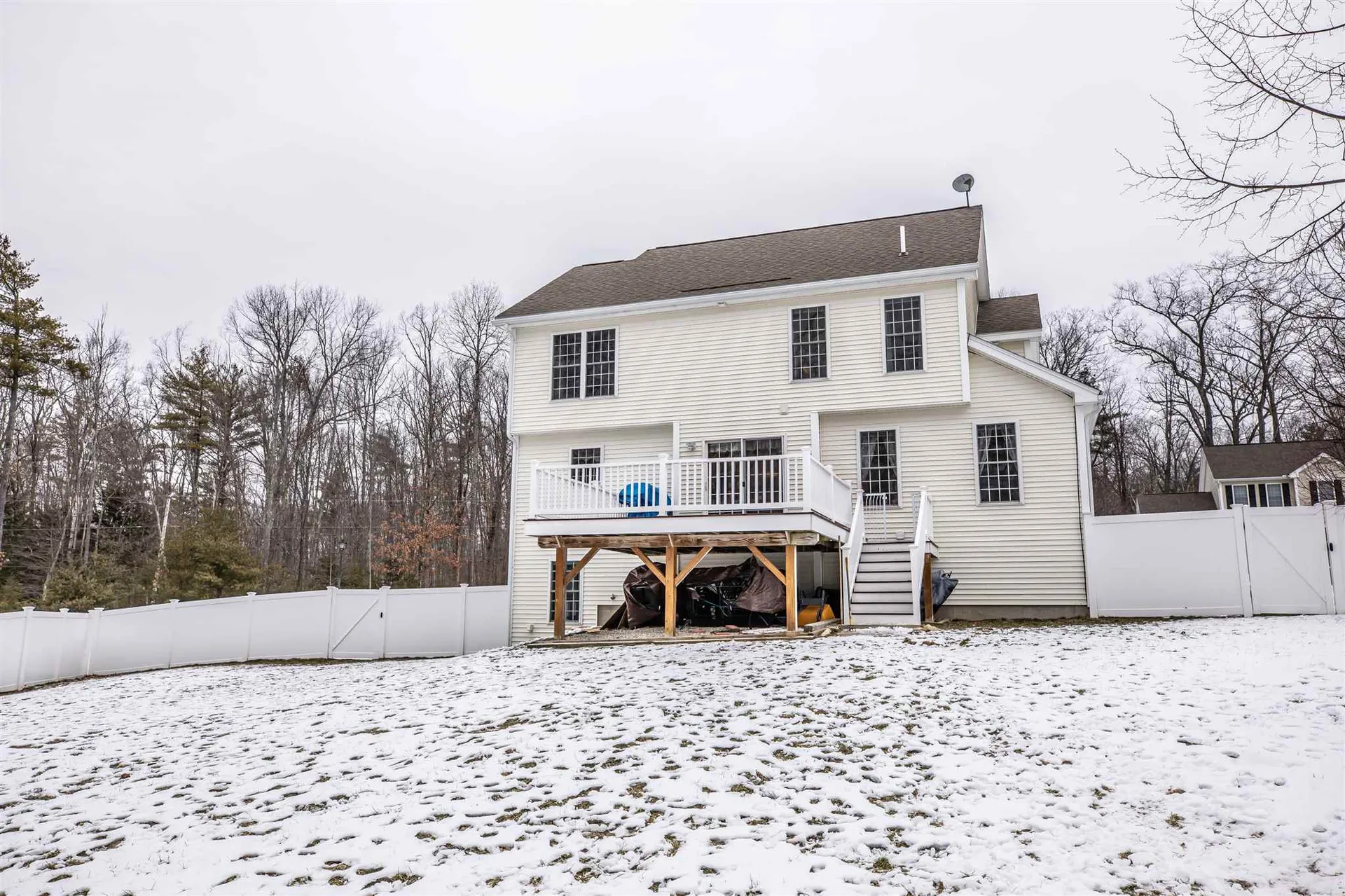 48 Streamside Drive Manchester NH 03102