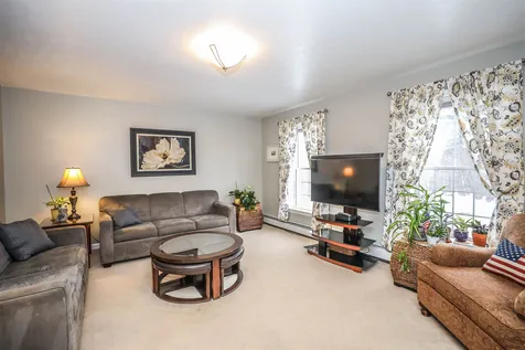 48 Streamside Drive Manchester NH 03102