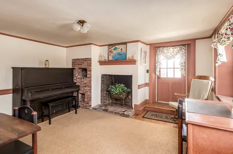 77 South Road East Kingston NH 03827