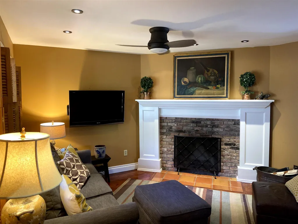 25 College Hill Hanover NH 03755