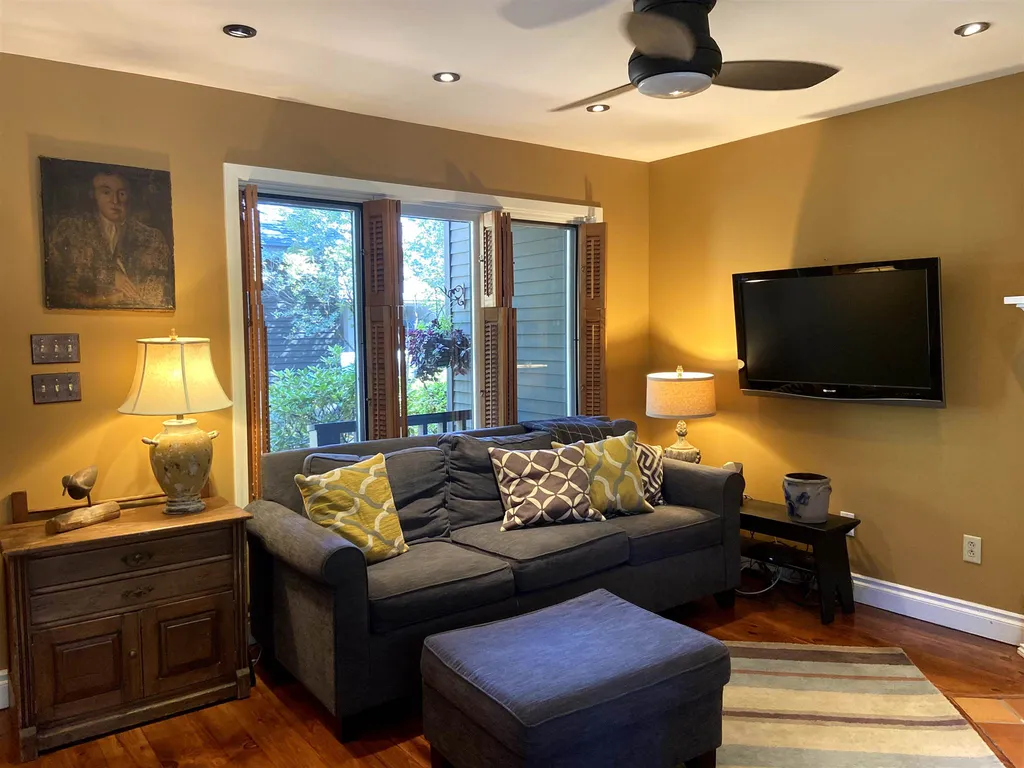 25 College Hill Hanover NH 03755