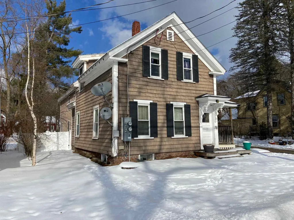 32 Pleasant Street Meredith NH 03253