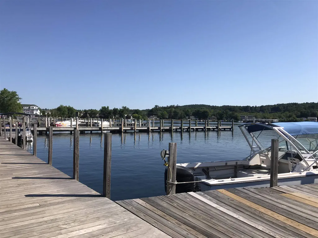 32 Pleasant Street Meredith NH 03253