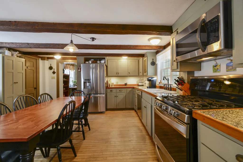 225 Mansion Road Dunbarton NH 03046
