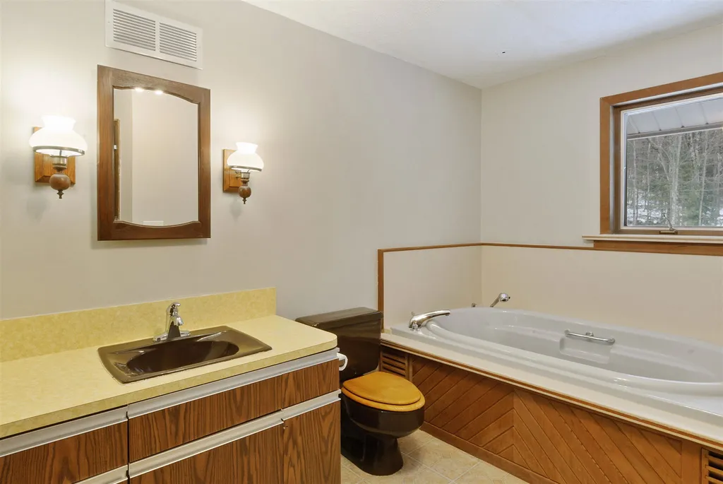 696 Belknap Mountain Road Gilford NH 03249