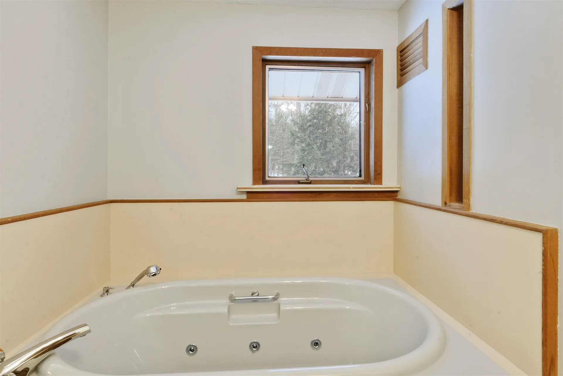 696 Belknap Mountain Road Gilford NH 03249