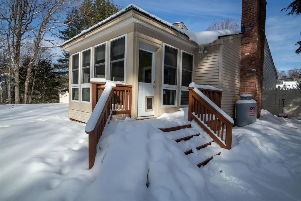 23 Raeder Drive Stratham NH 03885