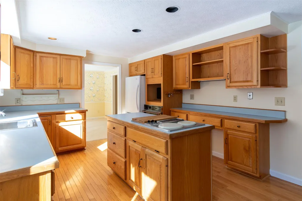 23 Raeder Drive Stratham NH 03885