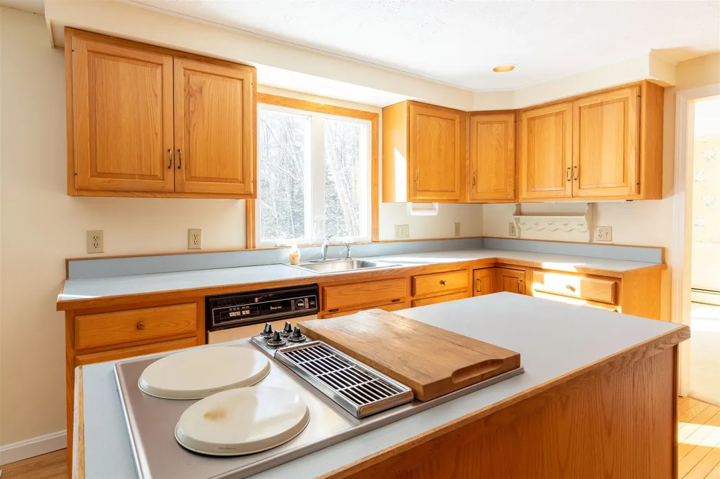 23 Raeder Drive Stratham NH 03885