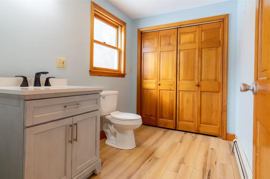 25 Madison Avenue Kingston NH 03848
