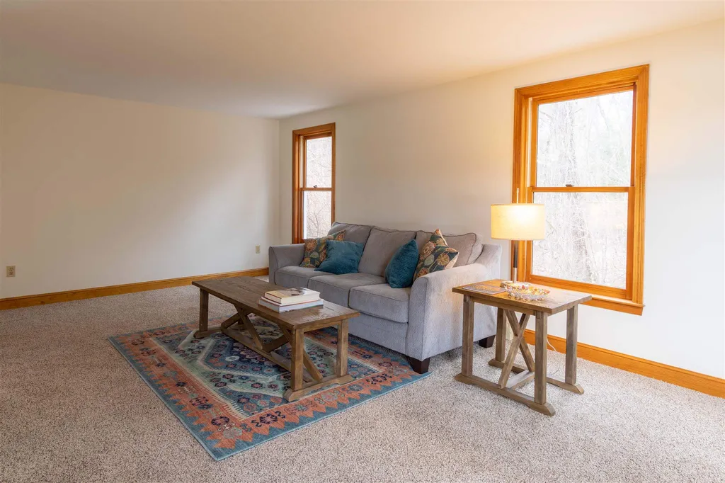 25 Madison Avenue Kingston NH 03848