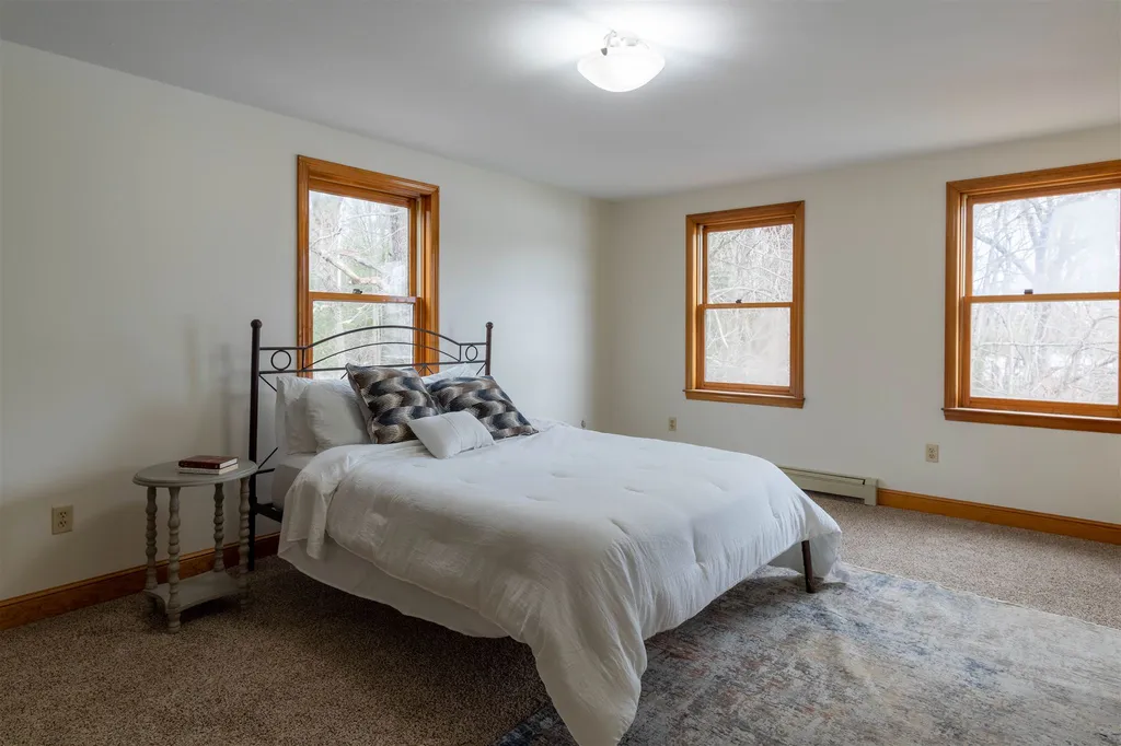 25 Madison Avenue Kingston NH 03848