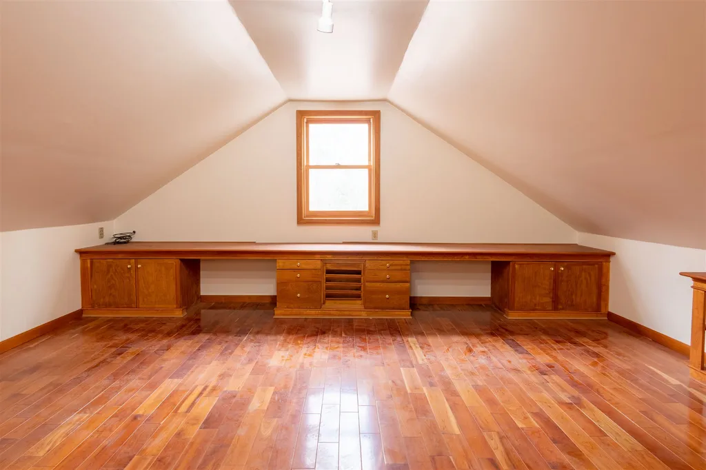25 Madison Avenue Kingston NH 03848