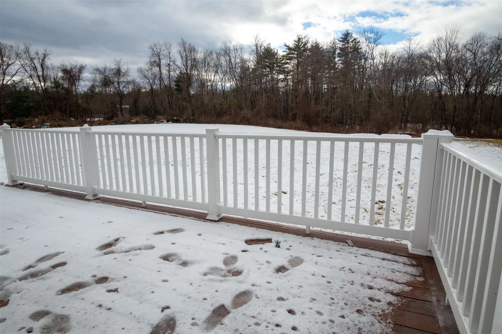 25 Madison Avenue Kingston NH 03848