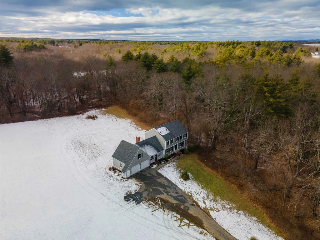 25 Madison Avenue Kingston NH 03848