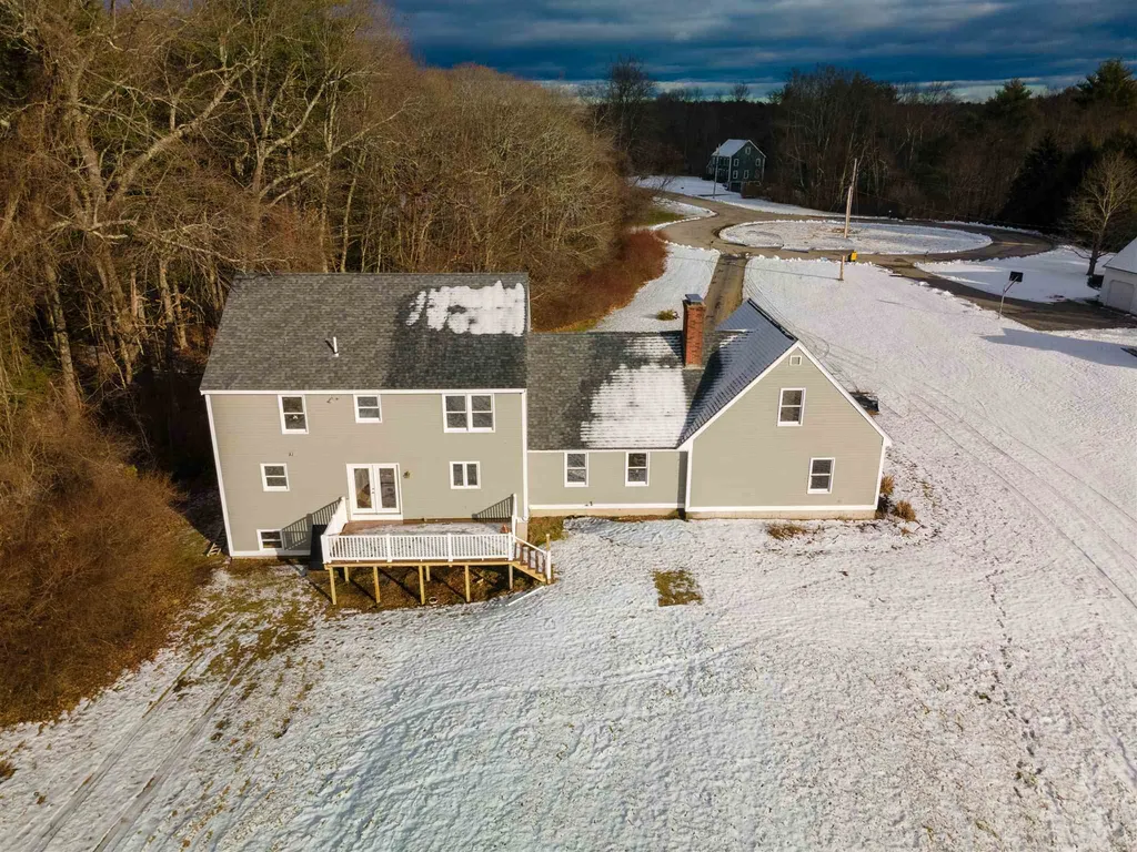 25 Madison Avenue Kingston NH 03848