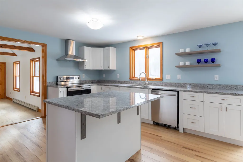 25 Madison Avenue Kingston NH 03848