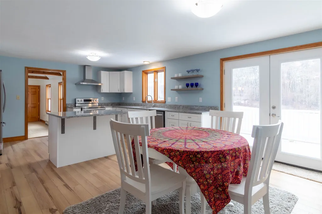 25 Madison Avenue Kingston NH 03848