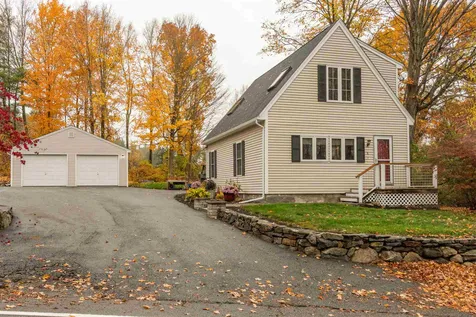 8 Bush Hill Road Pelham NH 03076
