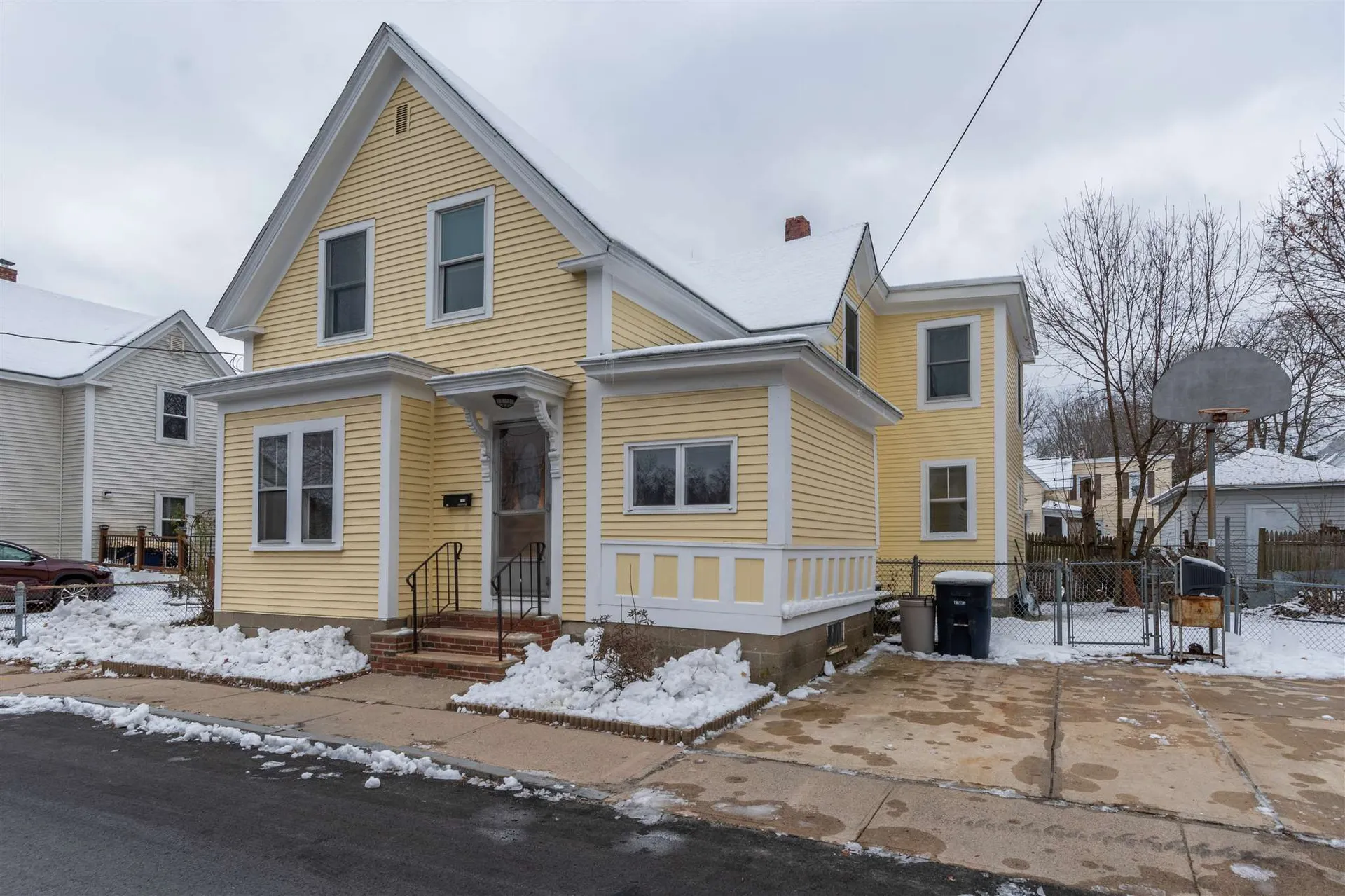 11 Pierce Street Nashua NH 03060