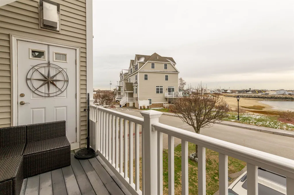 24 Harbor Road Hampton NH 03842