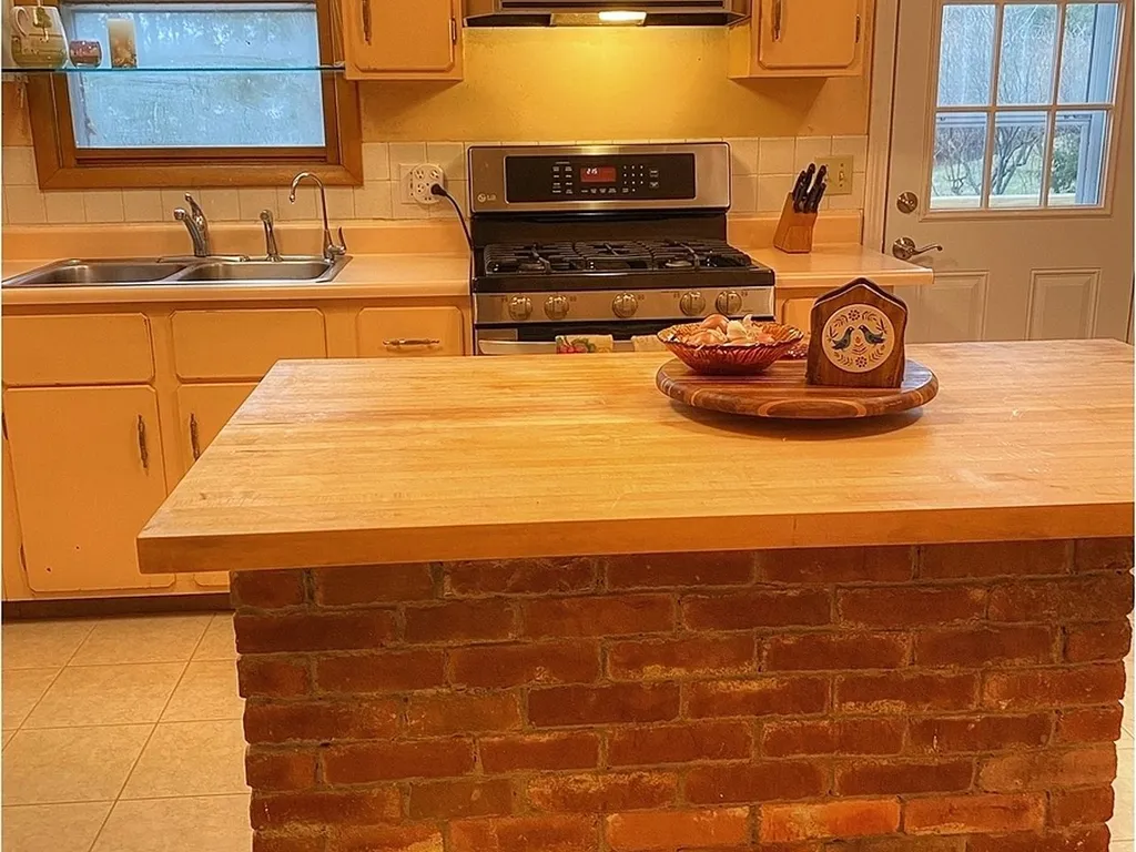 310 Shore Road Burlington VT 05408