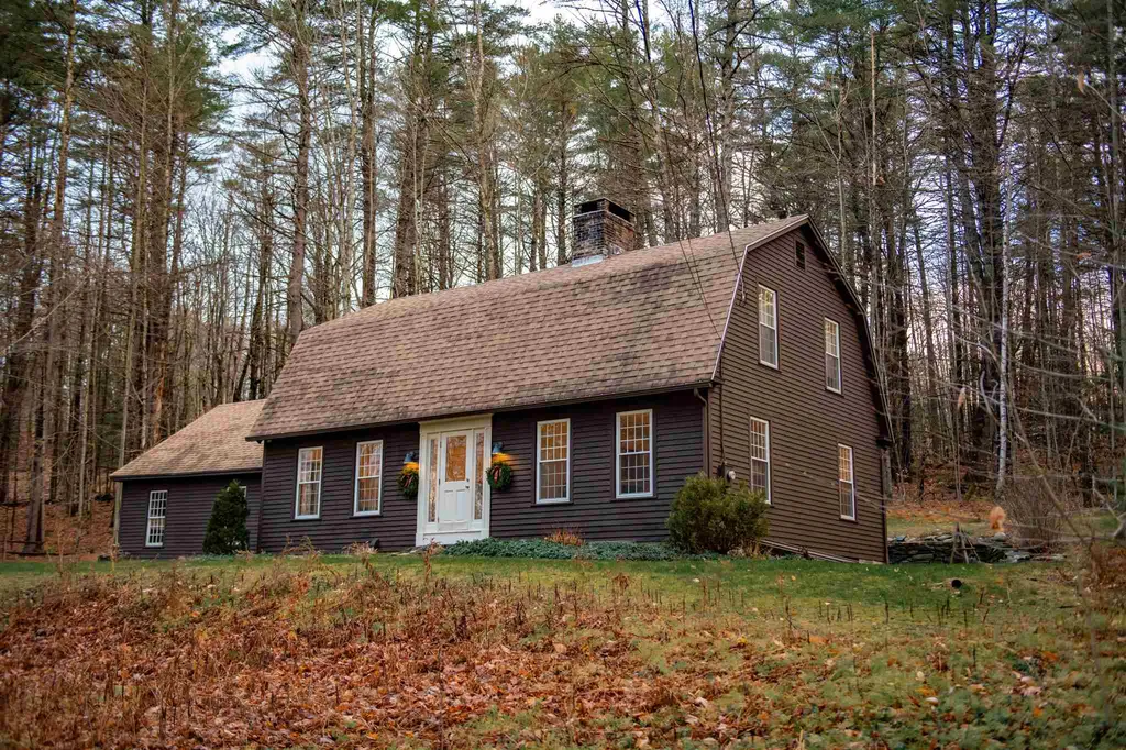 45 Warner Lane Hartford VT 05059