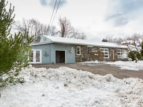 1143 Bridge Street Manchester NH 03104