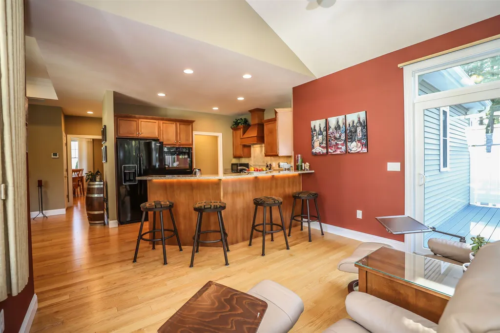33 Legacy Drive Nashua NH 03062