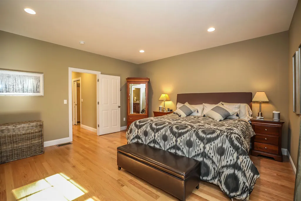 33 Legacy Drive Nashua NH 03062