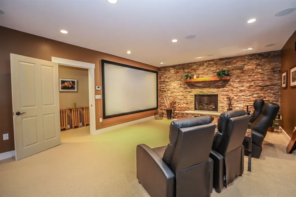 33 Legacy Drive Nashua NH 03062