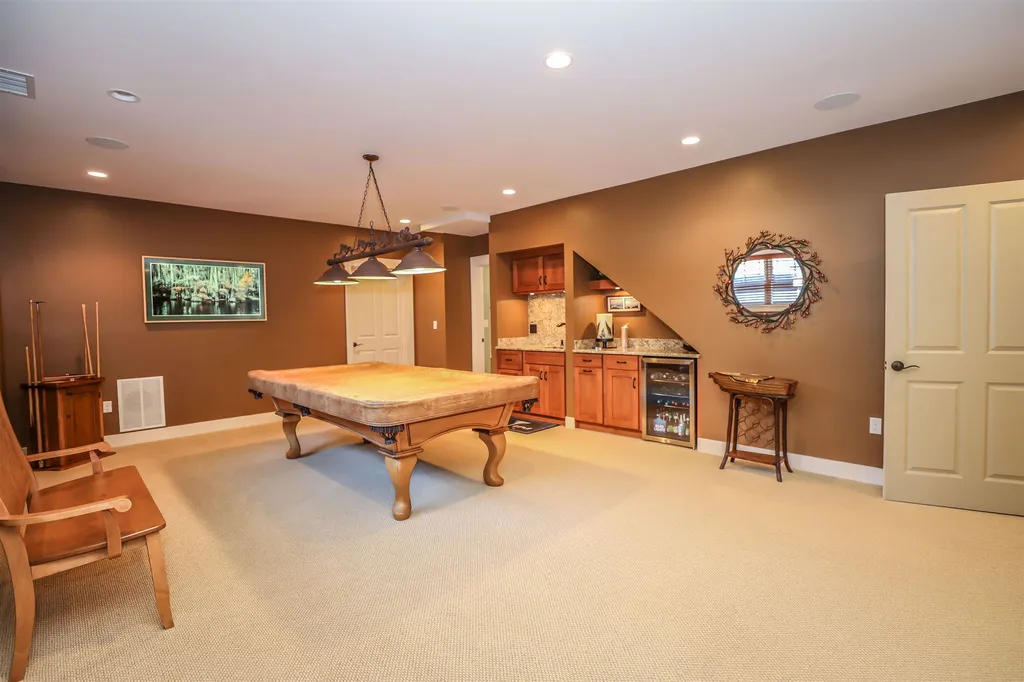 33 Legacy Drive Nashua NH 03062