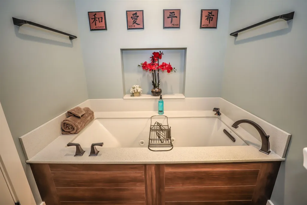 33 Legacy Drive Nashua NH 03062