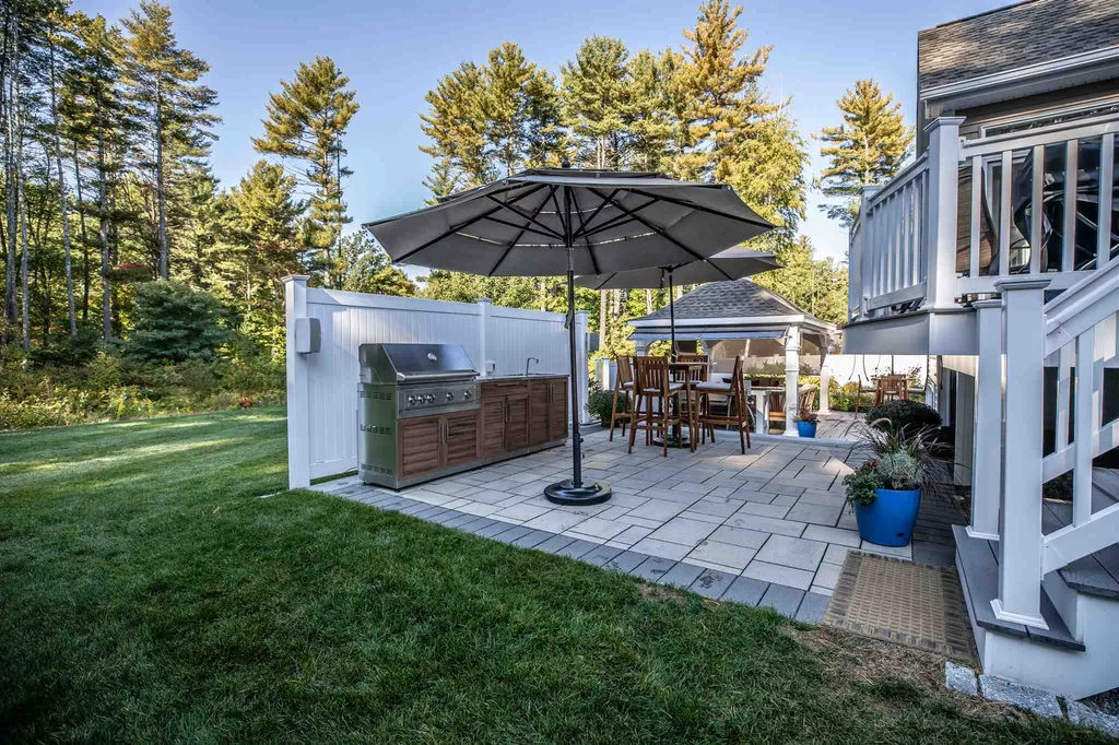 33 Legacy Drive Nashua NH 03062