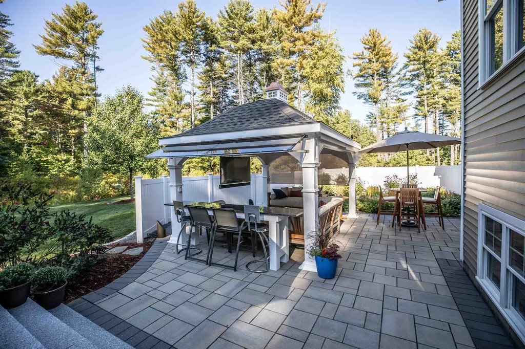 33 Legacy Drive Nashua NH 03062
