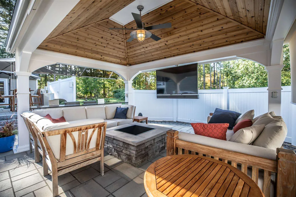 33 Legacy Drive Nashua NH 03062