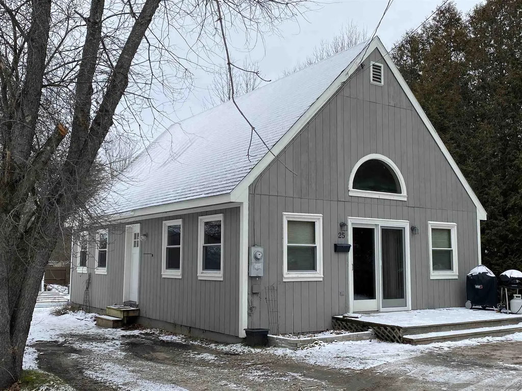 25 Oak Street Newport NH 03773